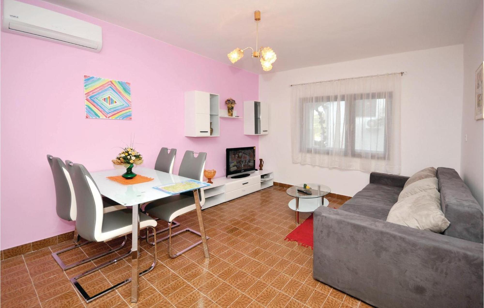 2 Bedroom Cozy Apartment In Marina  Exterior foto